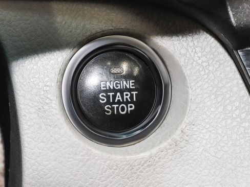 Used 2016 Toyota Sienna XLE Premium image 32