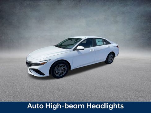 Used 2025 Hyundai Elantra Blue image 10