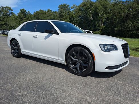 Used 2023 Chrysler 300 Touring w/ Sport Appearance Package image 2