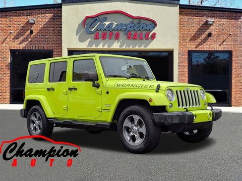 Used 2017 Jeep Wrangler Unlimited Sahara w/ Connectivity Group AWD/4WD image 1