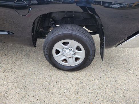 Used 2016 Toyota Tundra SR5 image 9