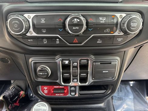 Used 2021 Jeep Wrangler Unlimited Rubicon AWD/4WD image 18