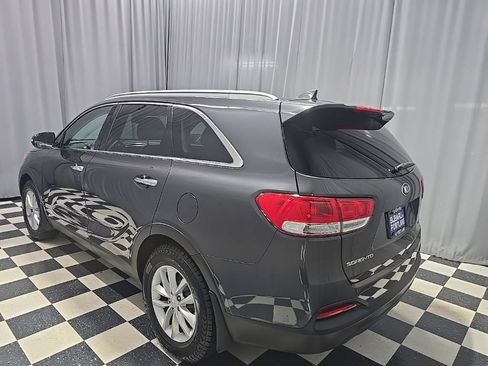 Used 2018 Kia Sorento AWD image 11