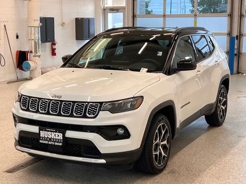 Used 2025 Jeep Compass Limited AWD/4WD image 9