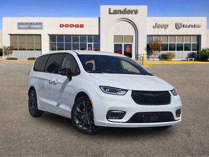 New 2026 Chrysler Pacifica Select