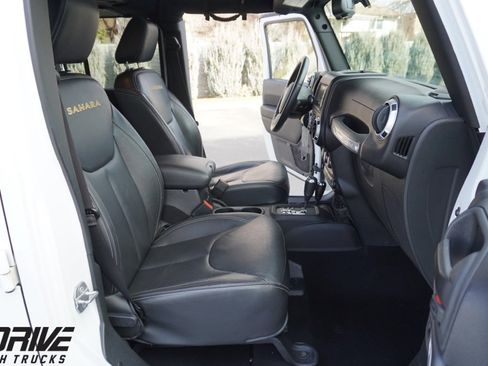 Used 2015 Jeep Wrangler Unlimited Sahara w/ Connectivity Group image 35