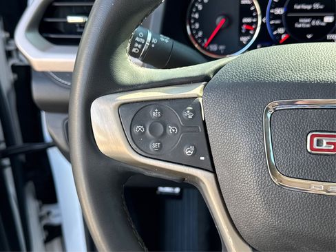 Used 2023 GMC Acadia Denali w/ Denali Technology Package image 32