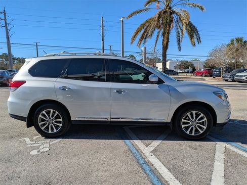 Used 2015 Nissan Pathfinder SL w/ SL Tech Package image 7