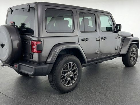 Used 2025 Jeep Wrangler Sahara image 9