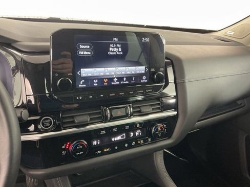 Used 2023 Nissan Pathfinder Platinum image 20