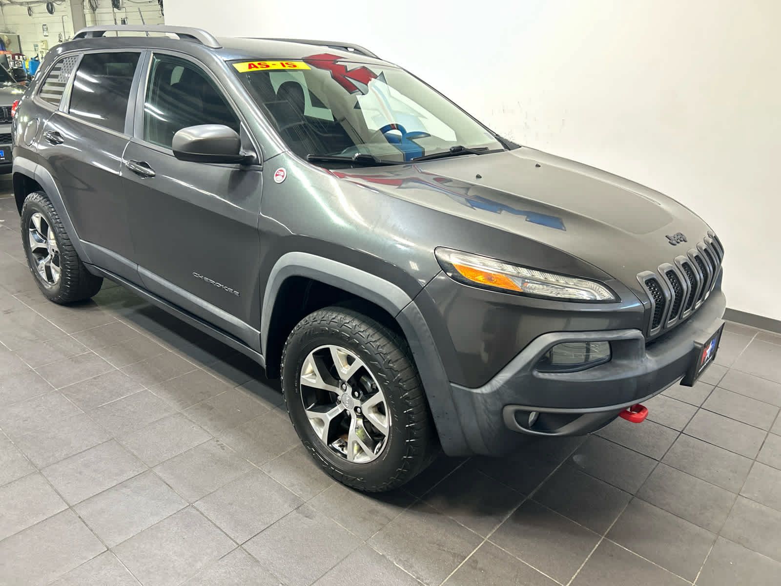 Used 2015 Jeep Cherokee Trailhawk w/ Trailer Tow Group AWD/4WD image 2