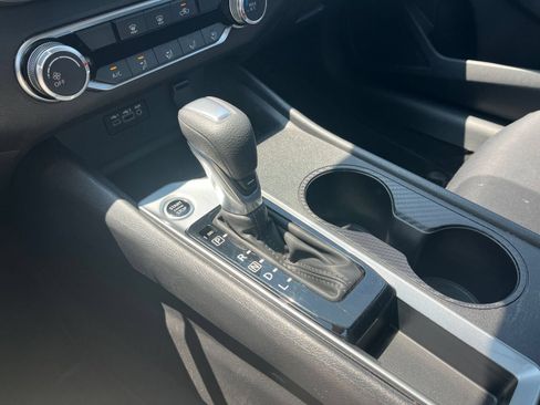 Used 2025 Nissan Altima 2.5 SV FWD image 37