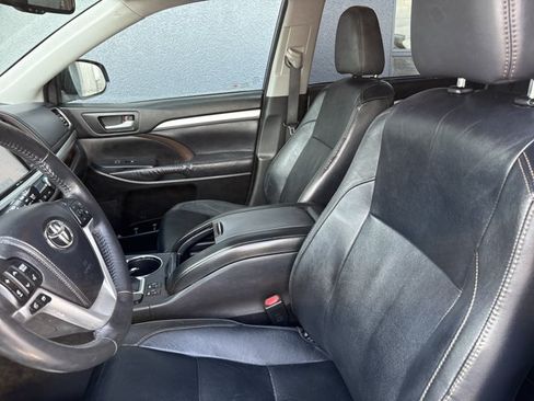 Used 2014 Toyota Highlander XLE FWD image 5