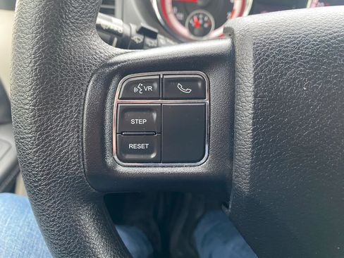 Used 2018 Dodge Grand Caravan SE w/ UConnect Hands-Free Group FWD image 17