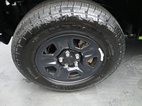 Used 2025 Jeep Wrangler Sport AWD/4WD image 33