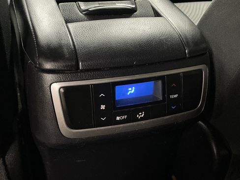 Used 2018 Toyota Highlander LE image 29