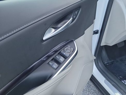 Used 2022 Cadillac XT4 Luxury FWD image 16