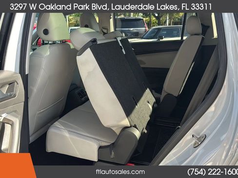 Used 2018 Volkswagen Tiguan SE w/ Panoramic Sunroof Package FWD image 27