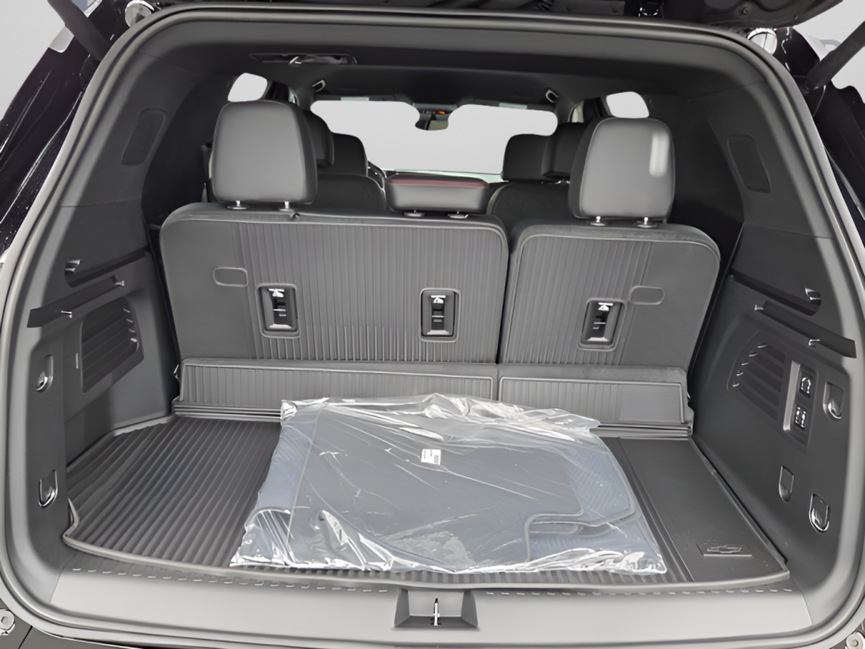 New 2027 Chevrolet Traverse RS w/ LPO, Floor Liner Package FWD image 13
