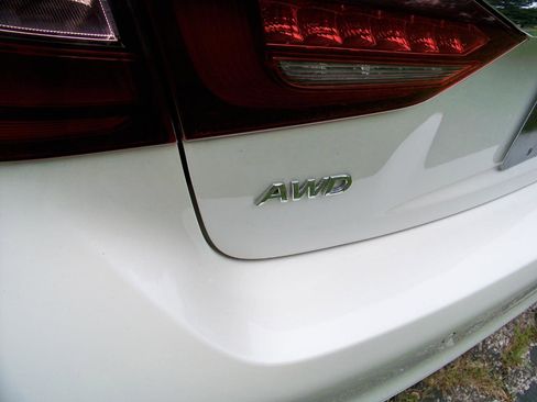 Used 2018 INFINITI Q50 Luxe w/ Sensory Package (Luxe) image 32