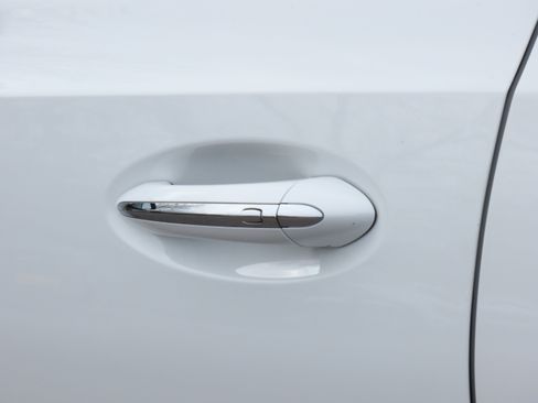 Used 2022 Buick Envision Essence w/ Technology Package I image 19