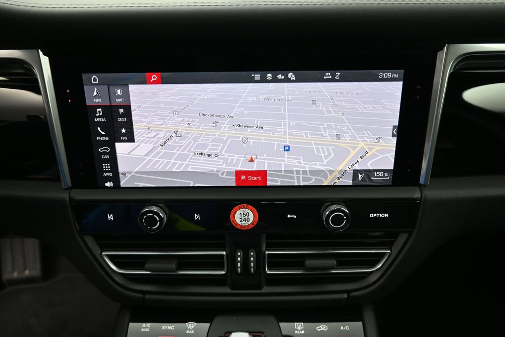 Certified 2026 Porsche Macan AWD/4WD image 20