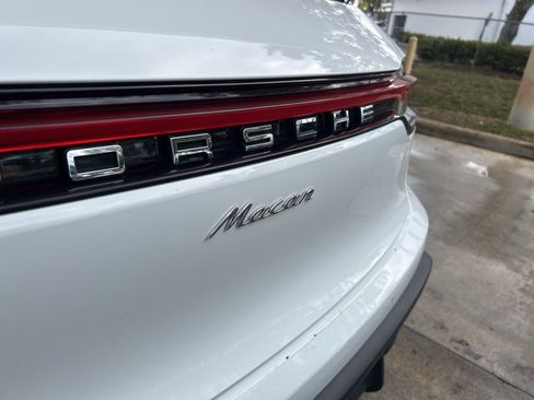 Used 2024 Porsche Macan image 19