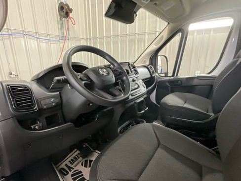 Used 2025 RAM ProMaster 2500 w/ Convenience Group image 9