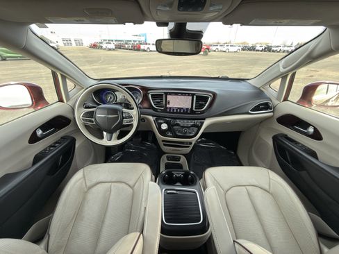 Used 2019 Chrysler Pacifica Limited w/ Advanced Safetytec Group image 12