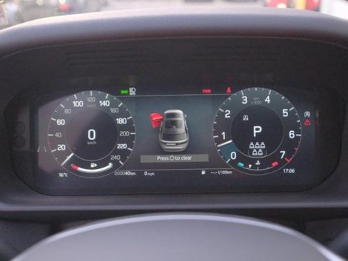 Used 2025 Land Rover Discovery Dynamic SE AWD/4WD image 27