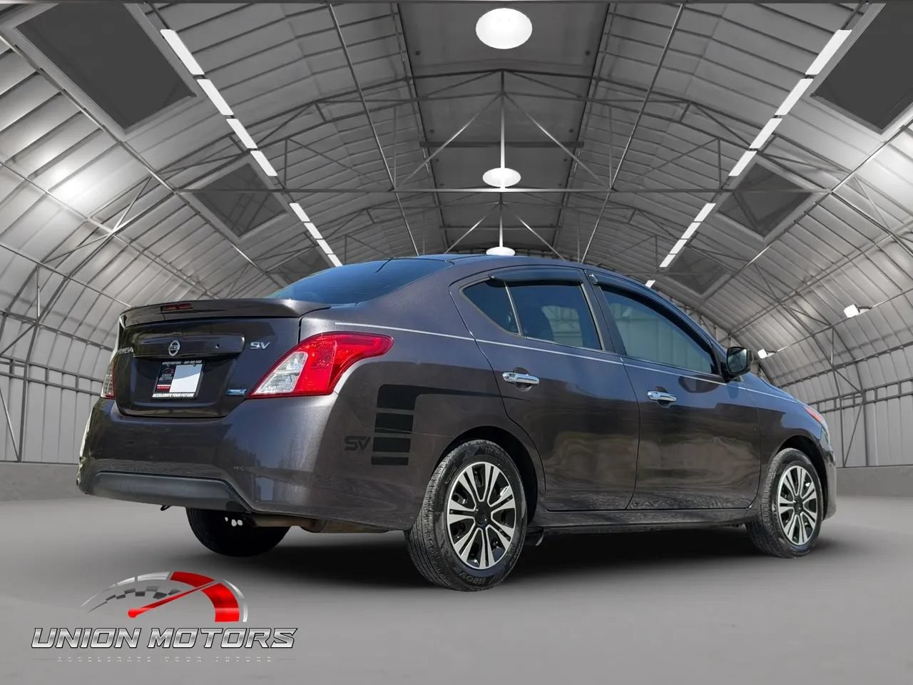 Used 2015 Nissan Versa SV FWD image 4