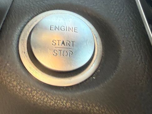 Used 2018 Mercedes-Benz GLC 300 4MATIC image 23