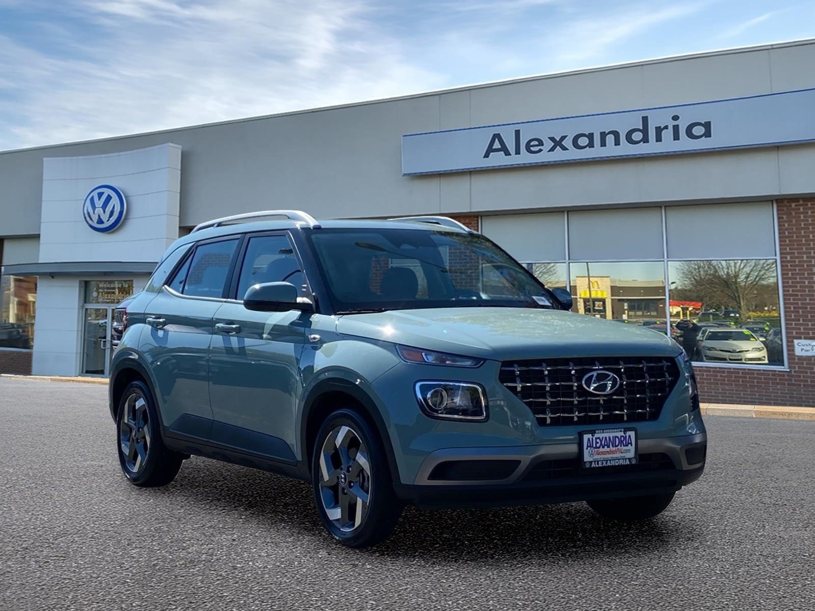 Used 2025 Hyundai Venue SEL FWD image 1