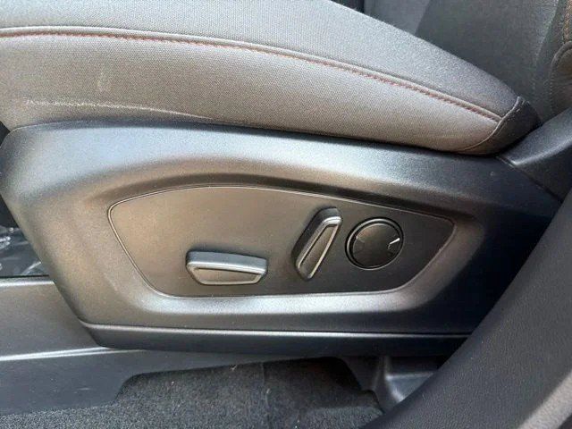 Used 2025 Ford Explorer Active AWD/4WD image 23