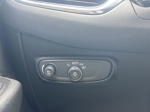 Used 2020 Chevrolet Equinox LT FWD image 13