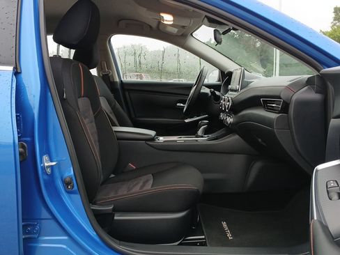 Used 2025 Nissan Sentra SR FWD image 28