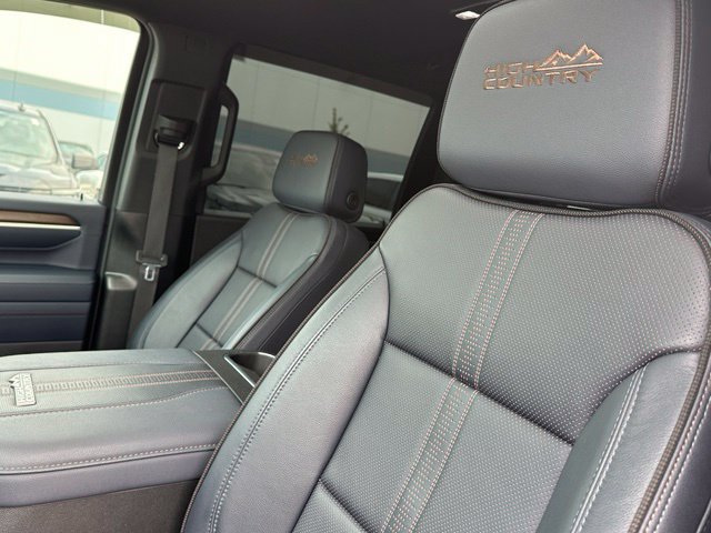 Used 2024 Chevrolet Silverado 2500 High Country w/ High Country Premium Package AWD/4WD image 19