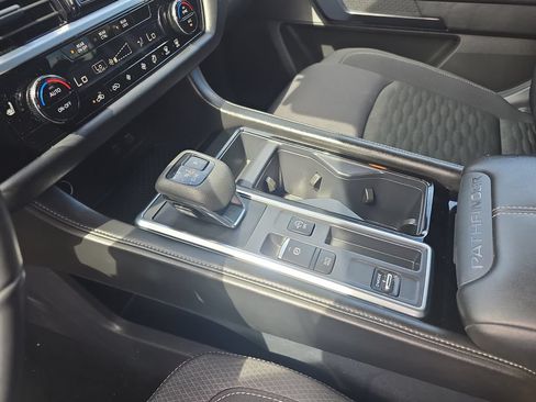Used 2025 Nissan Pathfinder SV FWD image 22