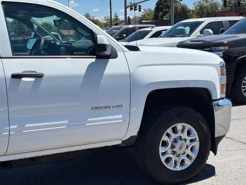 Used 2018 Chevrolet Silverado 2500 LT AWD/4WD image 4