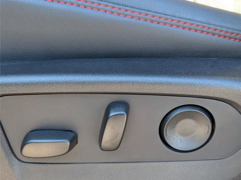 Used 2025 Chevrolet Colorado Z71 w/ Midnight Edition image 22