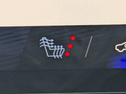 Certified 2025 Chevrolet Equinox EV LT w/ Convenience Package image 27