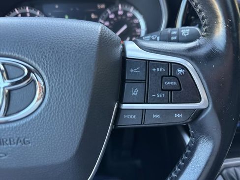 Used 2022 Toyota Highlander XSE image 40