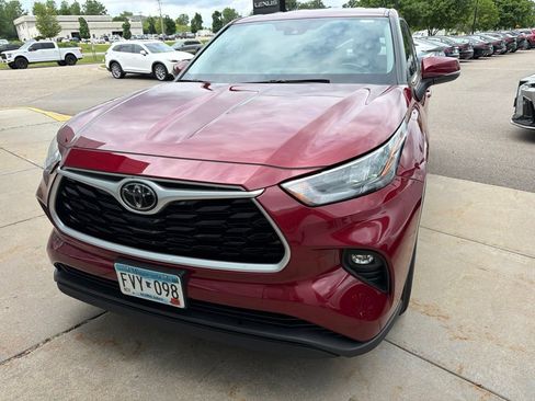 Used 2020 Toyota Highlander LE AWD/4WD image 7