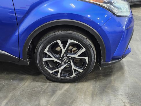 Used 2022 Toyota C-HR XLE image 8