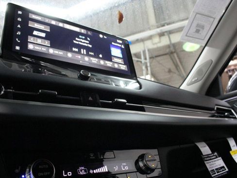 New 2026 Mitsubishi Outlander SEL image 12