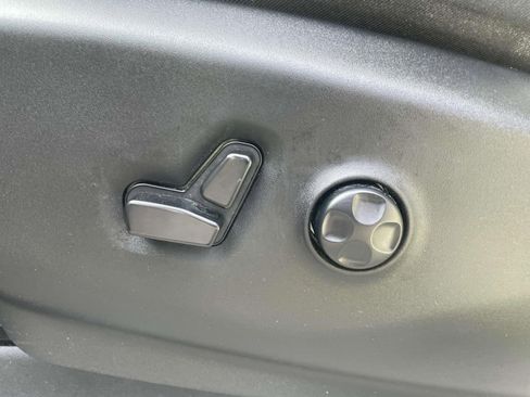 Used 2024 Chrysler Pacifica Touring-L FWD image 15