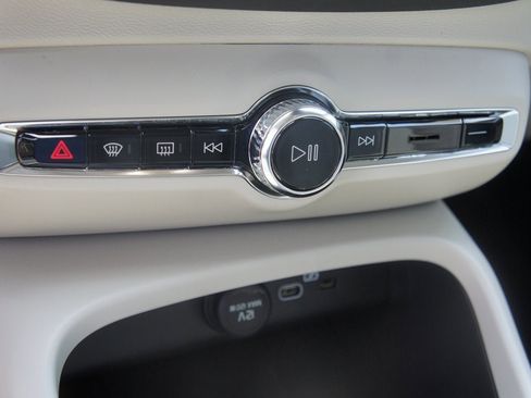 New 2026 Volvo XC40 B5 Ultra w/ Protection Package Premier image 15