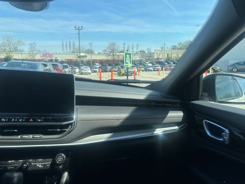 Used 2025 Jeep Compass Trailhawk image 34