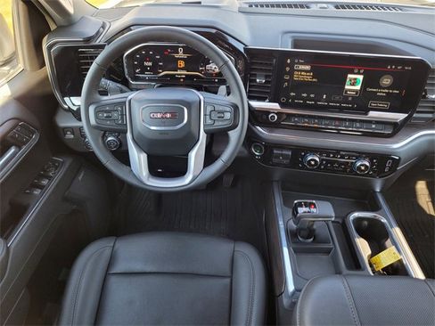 Used 2024 GMC Sierra 1500 SLT image 11