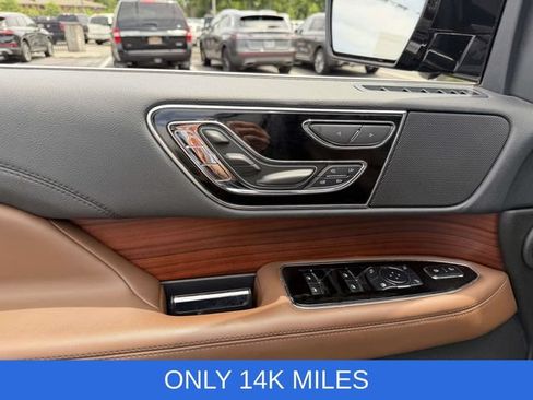 Used 2023 Lincoln Navigator Reserve w/ Monochromatic Package AWD/4WD image 17